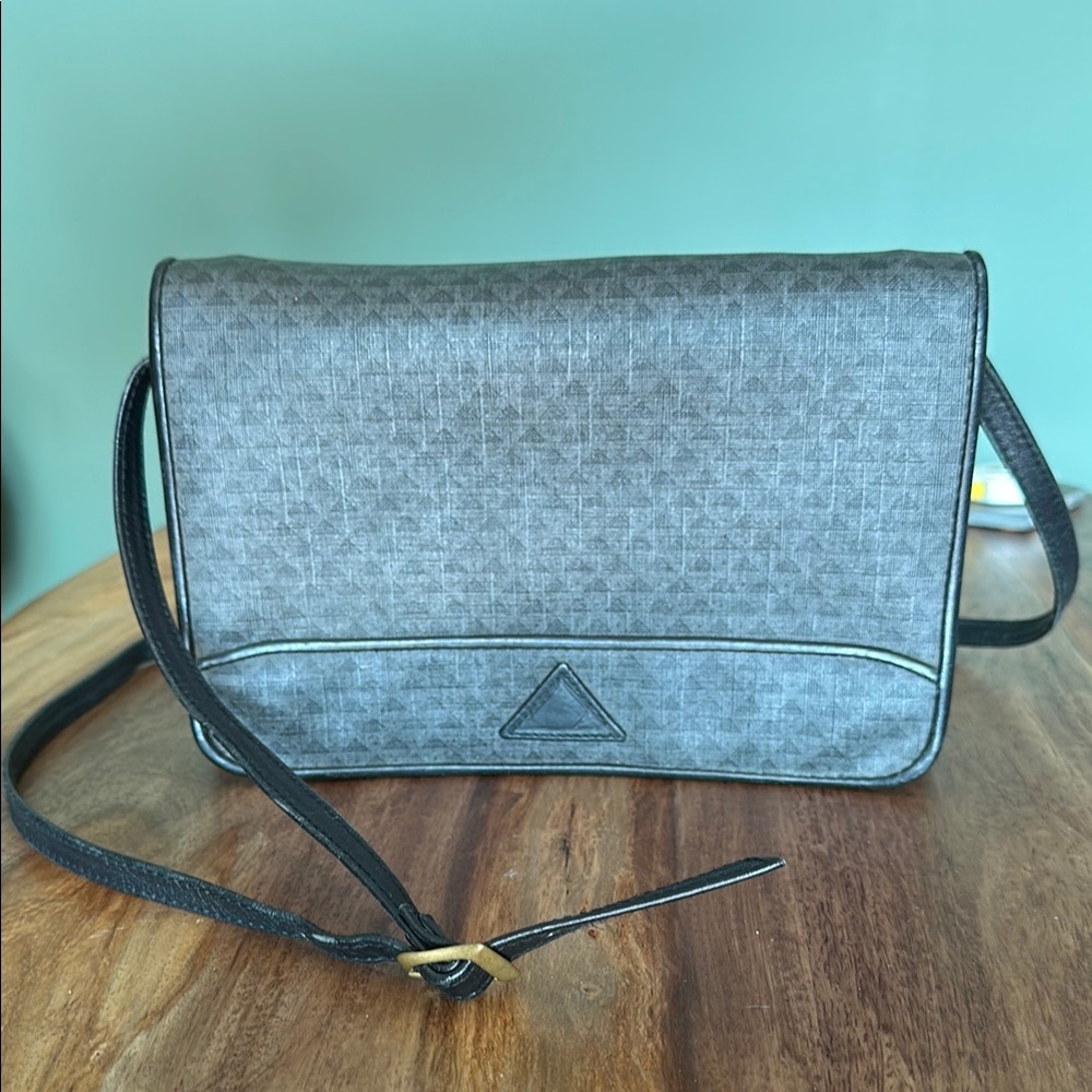 Liz Claiborne Black triangle purse Vintage 1984 1985 excellent condition